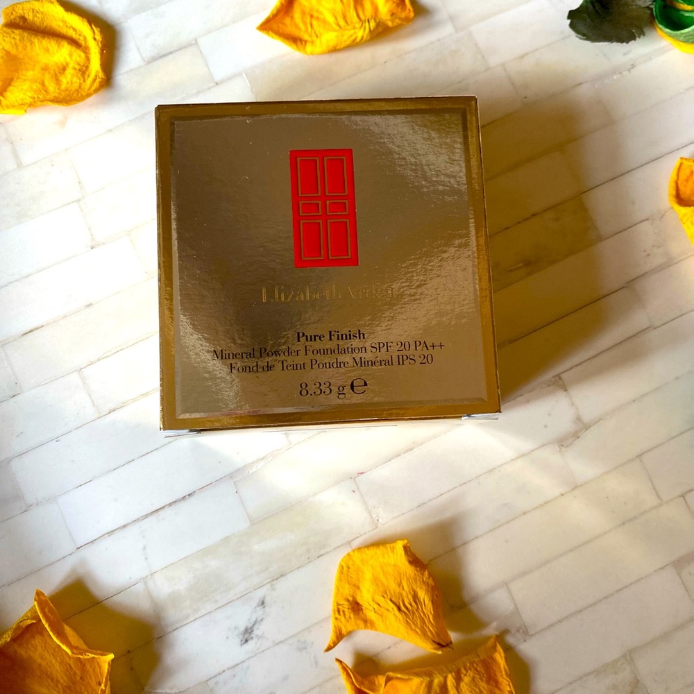 Elizebeth Arden finish powder foundation